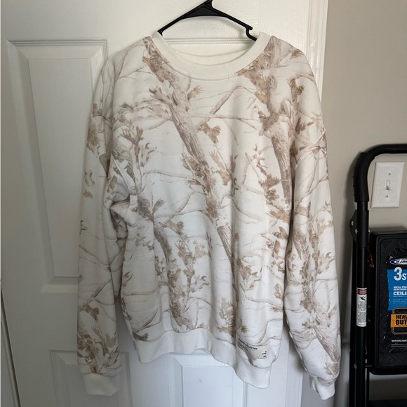 Comfrt White Camo Sweatshirt - Picture 2 of 3